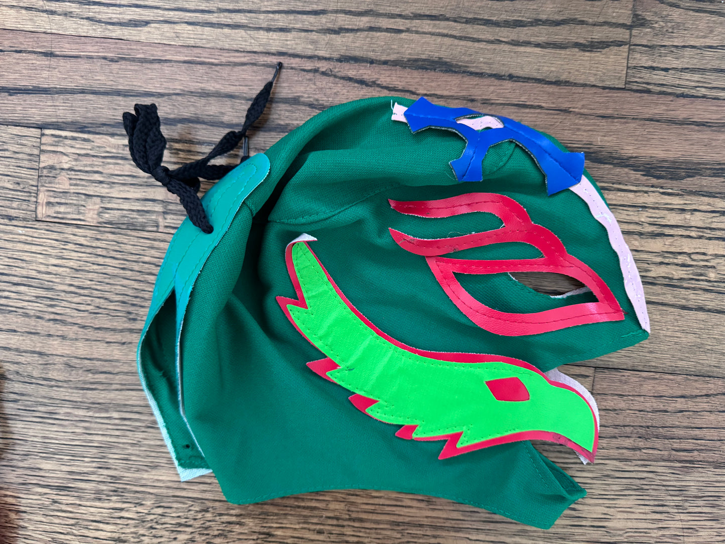 2006 WWE Rey Mysterio Jr. parking lot bootleg mask